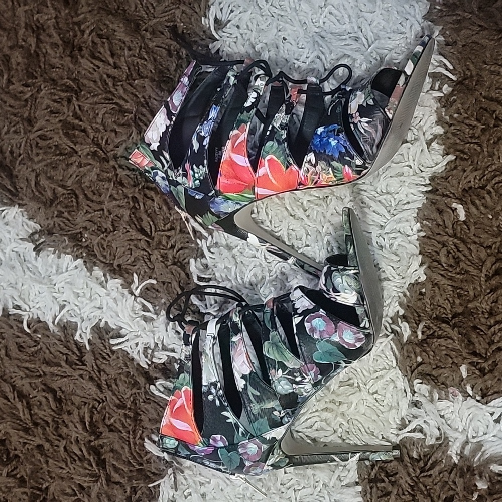 Steve Madden Girl Black Colorful Rainbow Floral Caged Lace Up Sandal heel 7.5